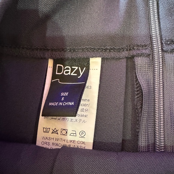 Dazy Pleated Skirt - Picture 2 of 3